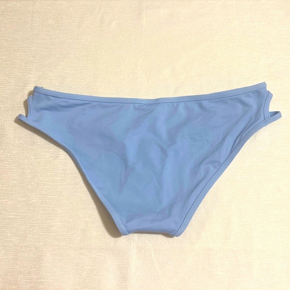 L*SPACE Women's Estella Bikini Bottom w Side Cut Outs - Picture 2 of 4